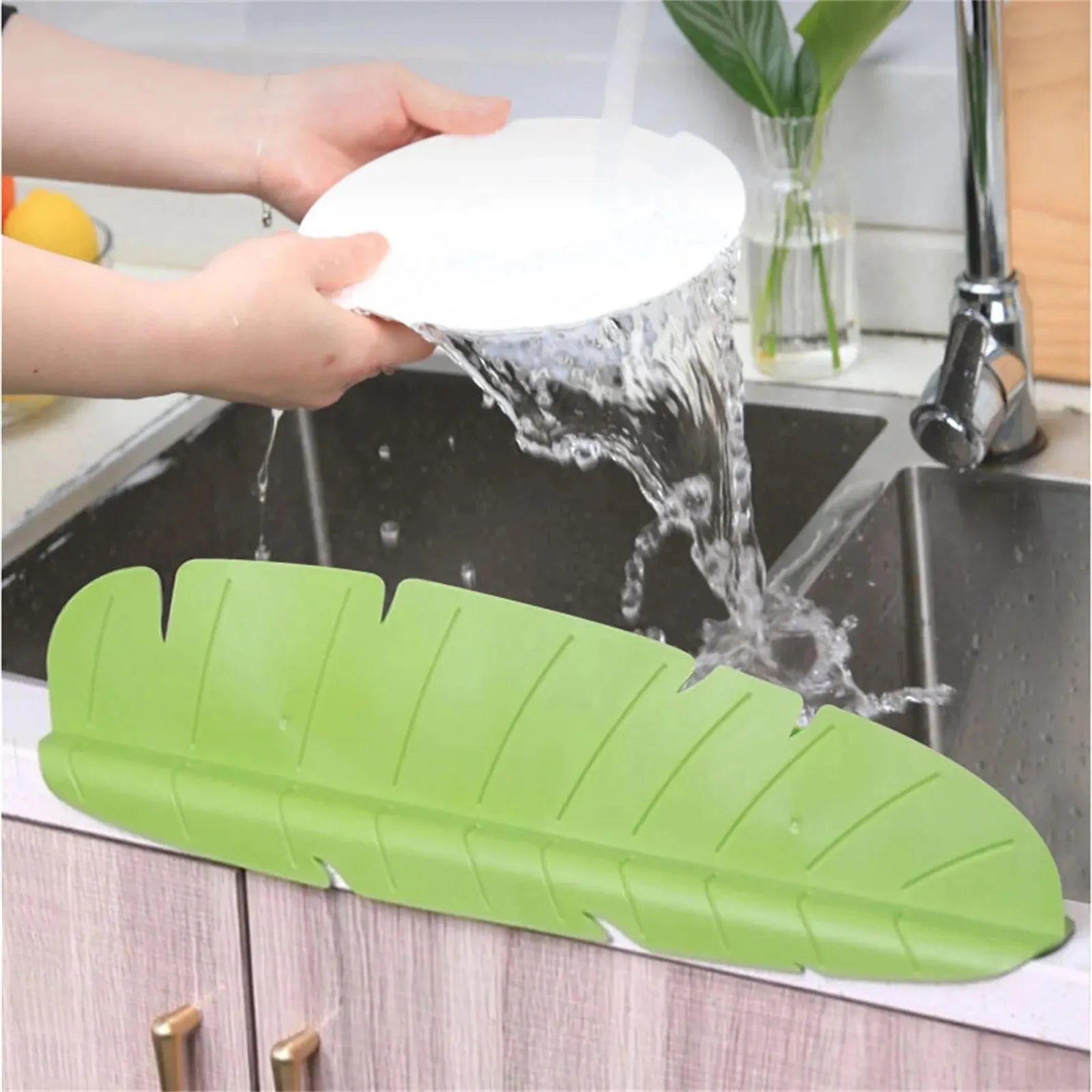 SinkShield™ Soft Banana Leaf Sink Water Guard | Splash-Blocking Sink Flap with Suction Cups, Oil-Proof & Heat-Resistant