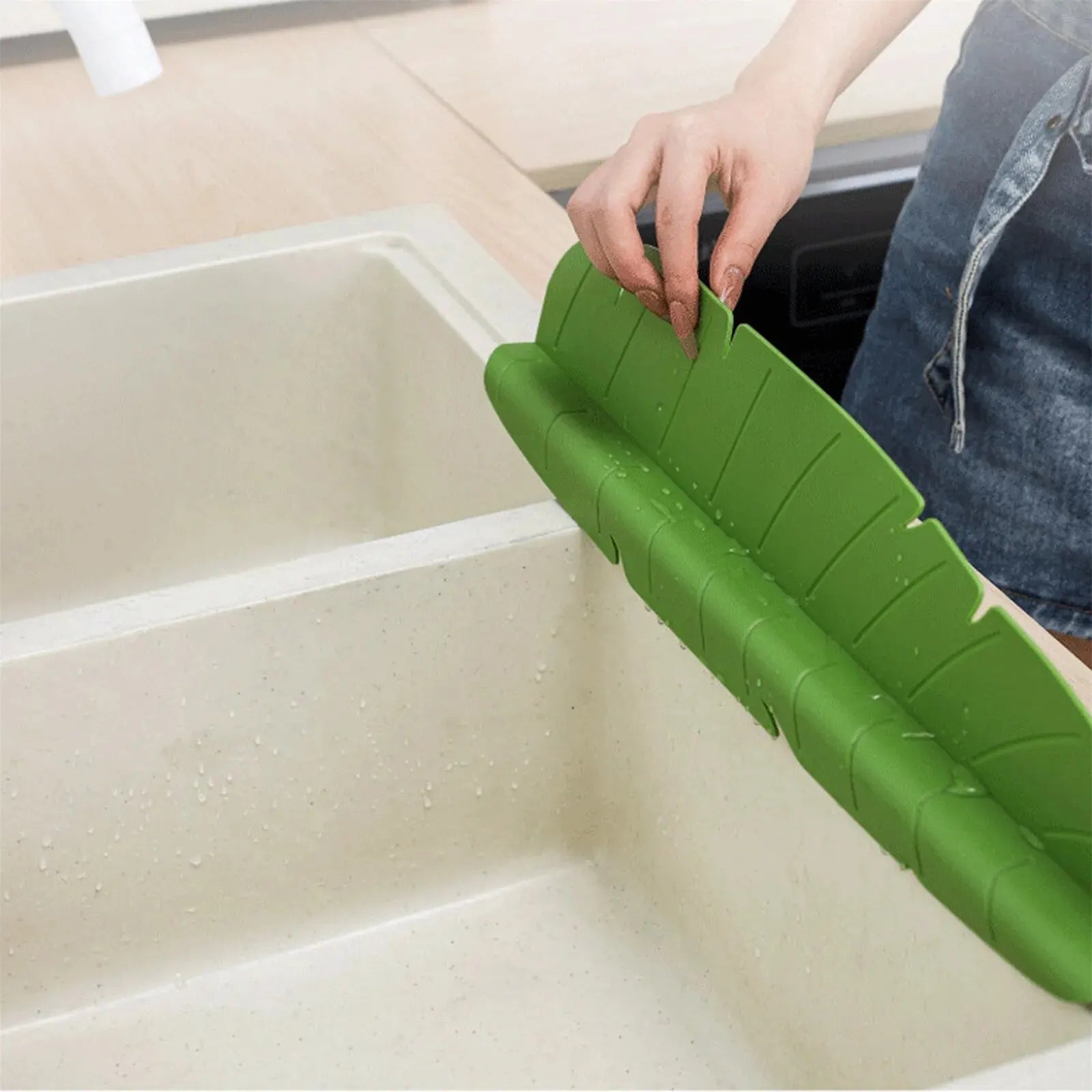 SinkShield™ Soft Banana Leaf Sink Water Guard | Splash-Blocking Sink Flap with Suction Cups, Oil-Proof & Heat-Resistant
